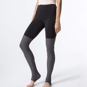 ALŌ Yoga Goddess Leggings Black and Grey